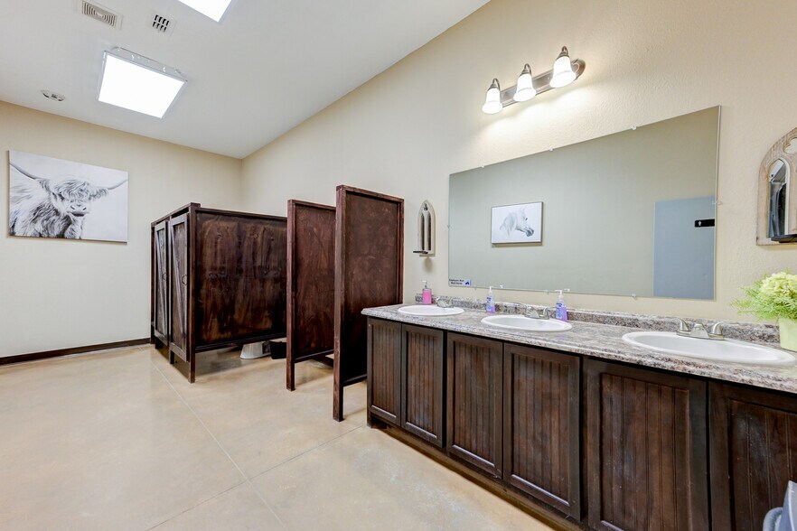 More Photos Of 13705 FM 2432 Rd, Willis Lodge Meeting Hall For Lease