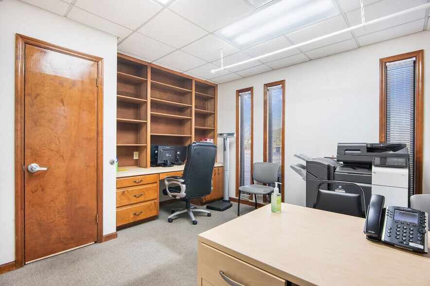 More Photos Of 231 Memorial Dr, Jacksonville Medical For Sale