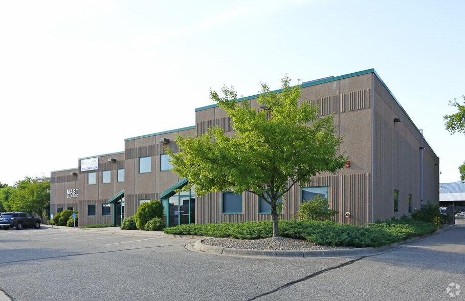 More Photos Of 8555 W 123rd St W, Savage Flex For Lease