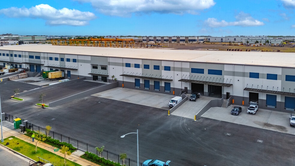 More Photos Of 1001 Kooloaula St, Kapolei Warehouse For Lease