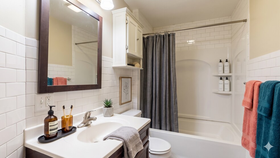 More Photos Of 120-126 N Franklin St, Madison Apartments For Sale
