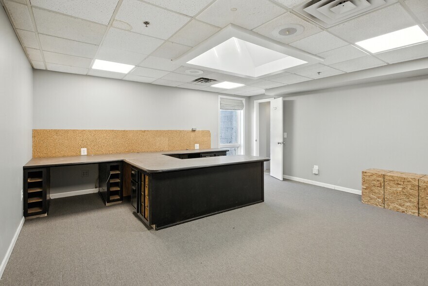 More Photos Of 4800 Joslyn Rd, Lake Orion Light Manufacturing For Sale