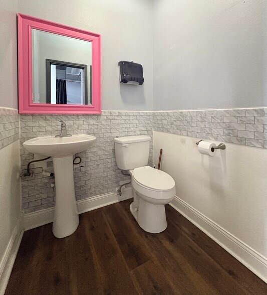 More Photos Of 2277 NW Military Hwy, San Antonio Unknown For Lease