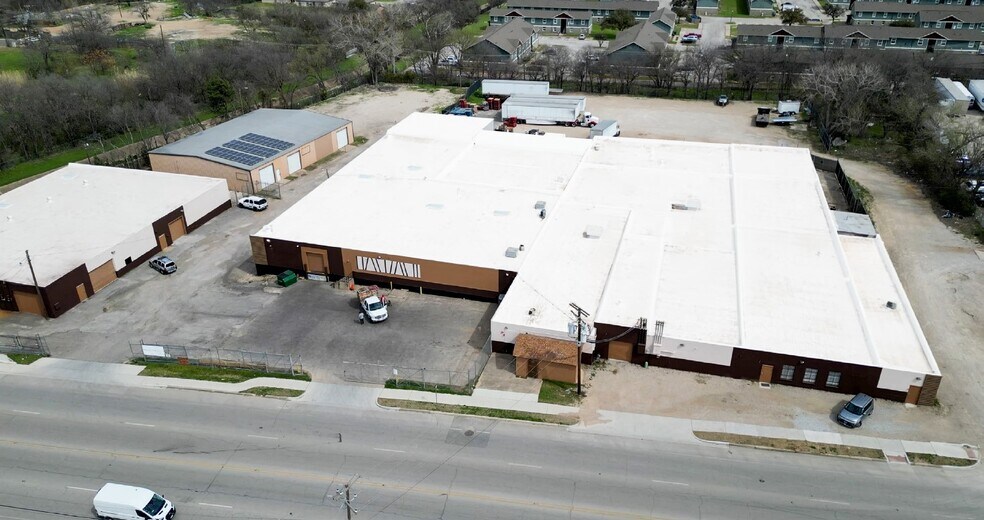 More Photos Of 2463-2517 S Riverside Dr, Fort Worth Industrial For Sale