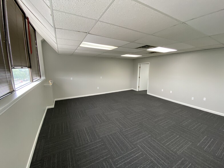 More Photos Of 55 S State Ave, Indianapolis Light Distribution For Lease