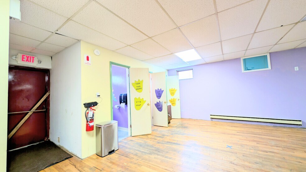 More Photos Of 2241 Ridge Rd, Bangor Flex For Sale