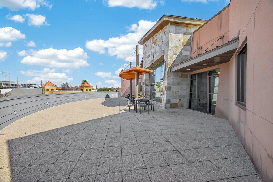 More Photos Of 4817 Main St, Houston Office For Lease