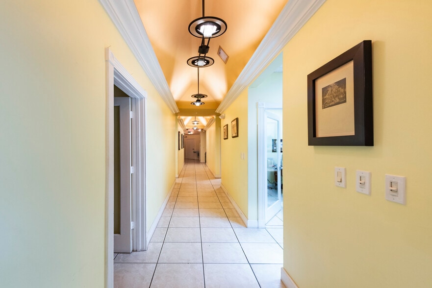 More Photos Of 10200 NW 25th St, Doral Light Distribution For Sale