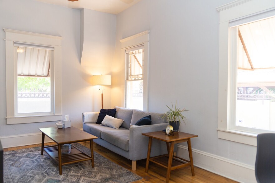 More Photos Of 531 E Lynwood St, Phoenix Office Residential For Sale