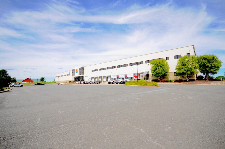 More Photos Of 100 Marketing Way, Suffield Manufacturing For Sale