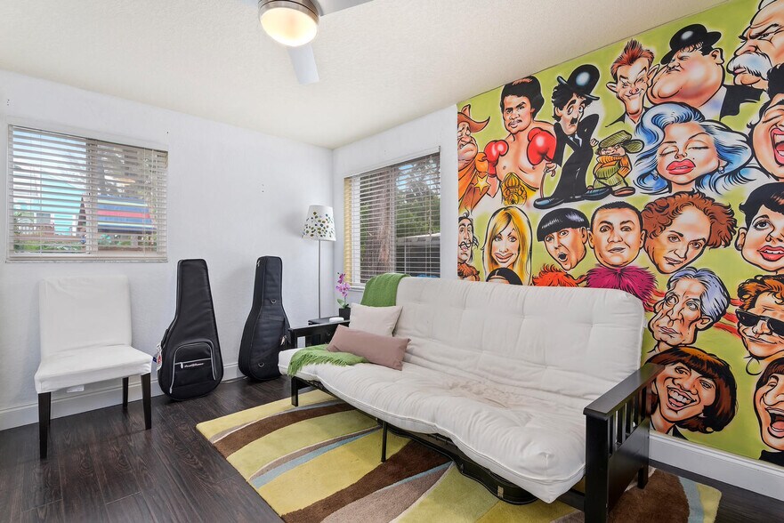 More Photos Of 185 Faubel St, Sarasota Specialty For Sale