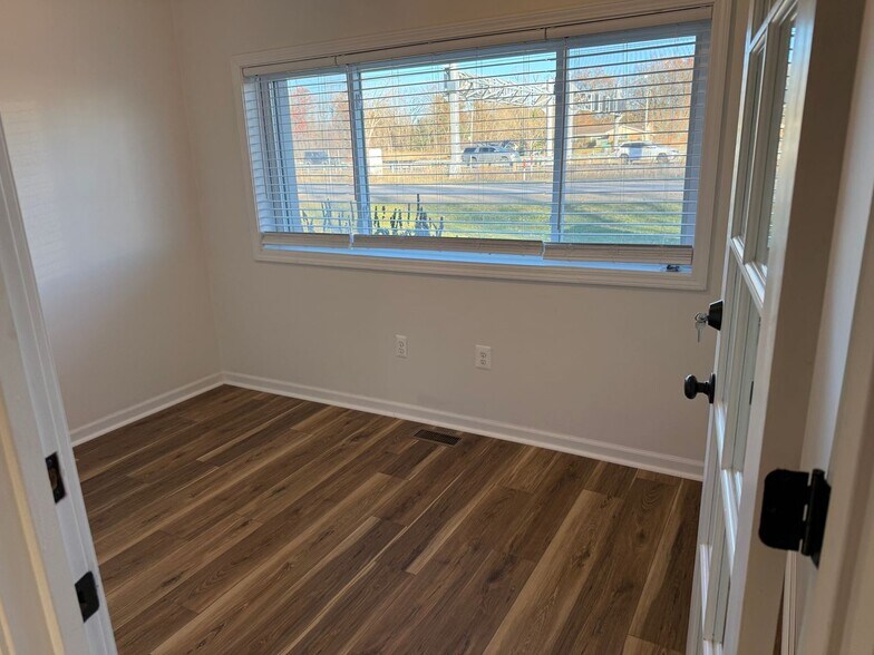 More Photos Of 8864 Whitmore Lake Rd, Brighton Office Residential For Lease
