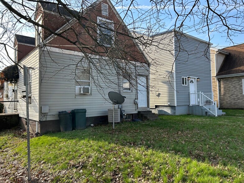 More Photos Of 501 50th St, Charleston Freestanding For Sale