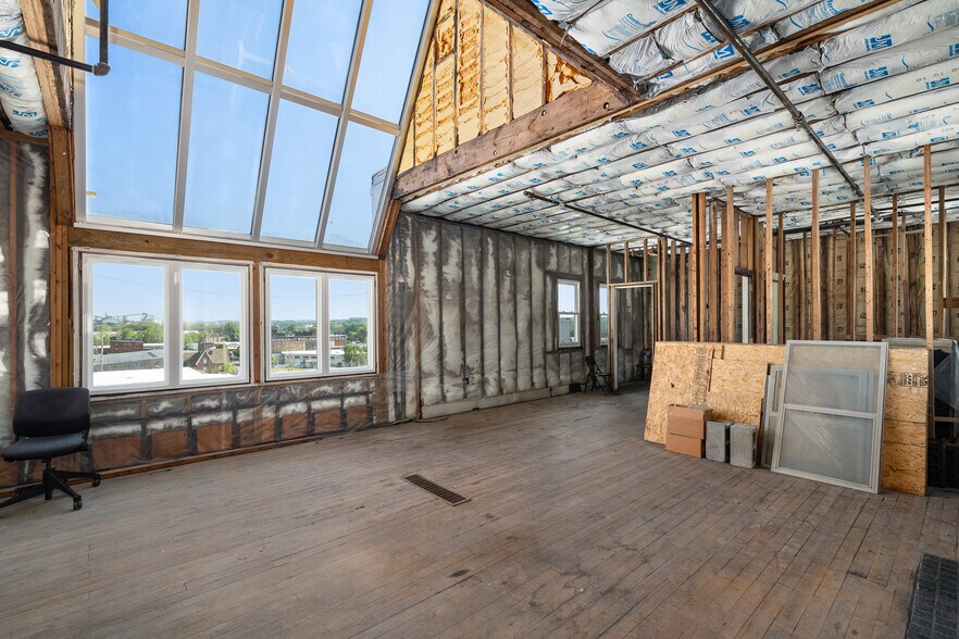 More Photos Of 40 W 4th St, Mansfield Storefront Retail Office For Lease