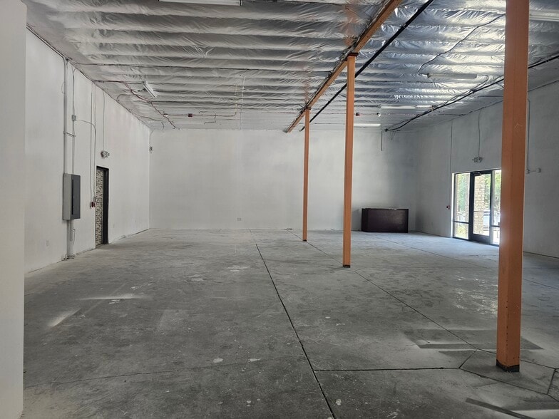 More Photos Of 10458-10494 S Redwood Rd, South Jordan Storefront For Lease
