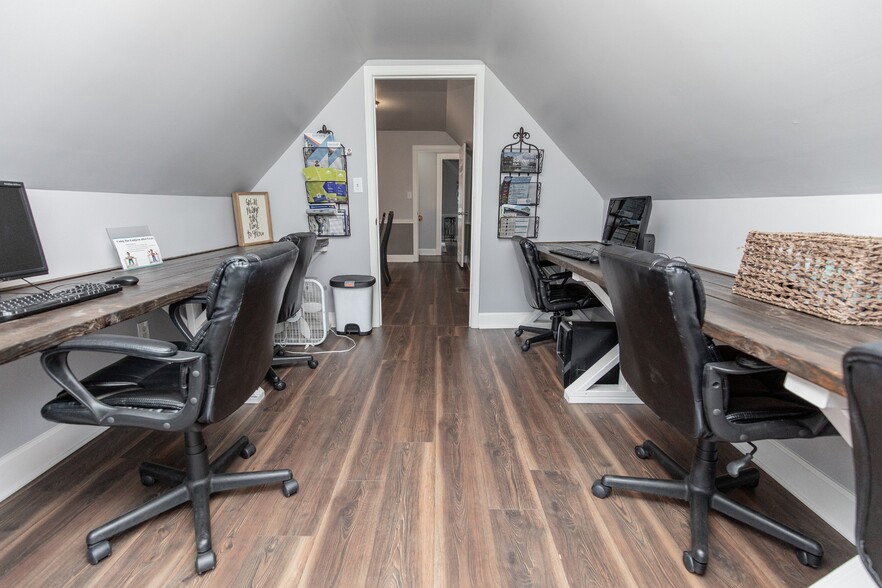 More Photos Of 111 Shivel Dr, Hendersonville Office For Sale