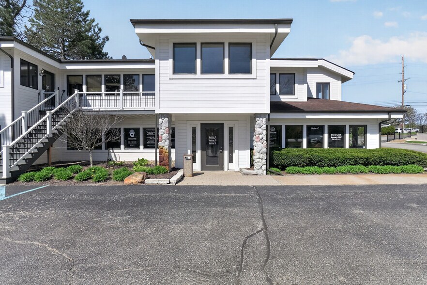 More Photos Of 6300 Sashabaw Rd, Village of Clarkston Storefront For Lease