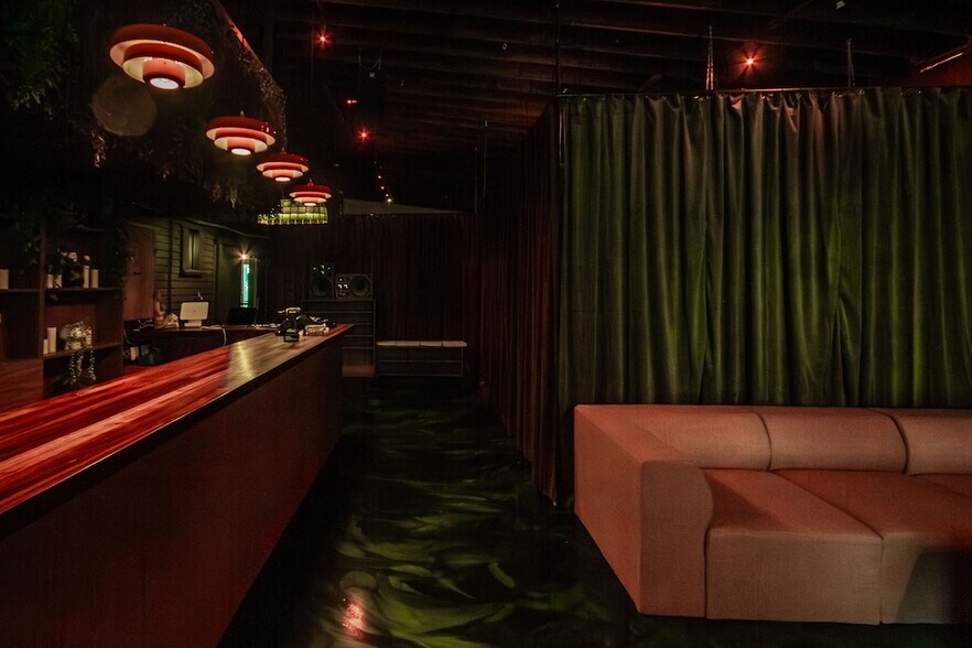 More Photos Of 1024 Main St, Vancouver Flex For Sale