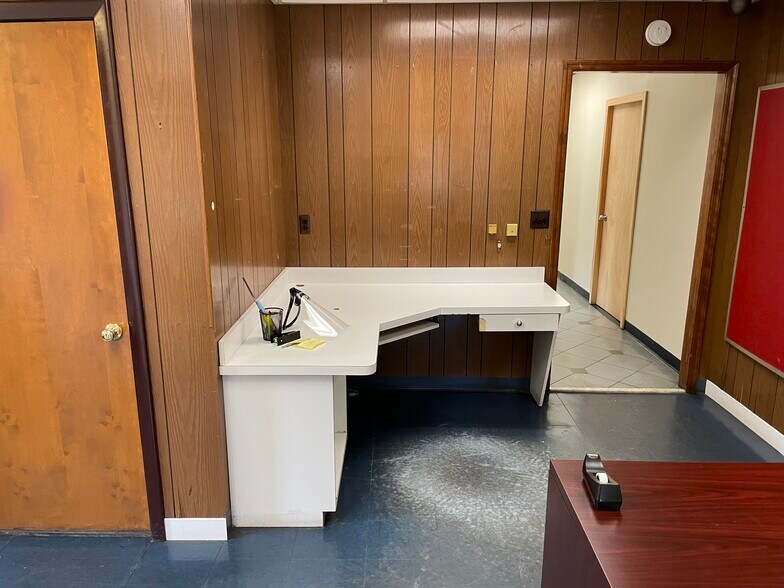 More Photos Of 4865 Arthur Kill Rd, Staten Island Warehouse For Lease