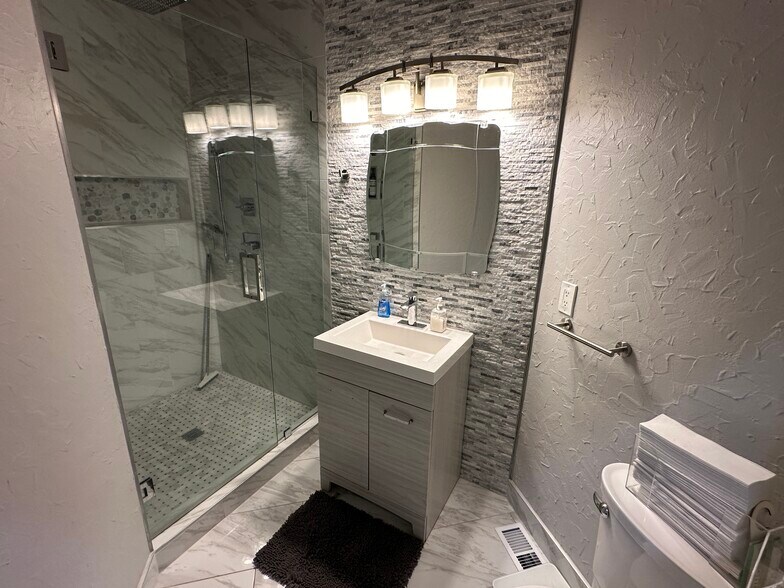 More Photos Of 13013 SE Rivercrest Dr, Vancouver Healthcare For Sale