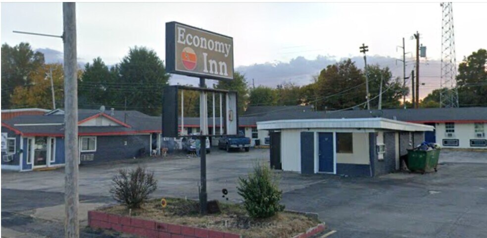 Primary Photo Of 2011 N Broadway St, Poteau Hotel For Sale