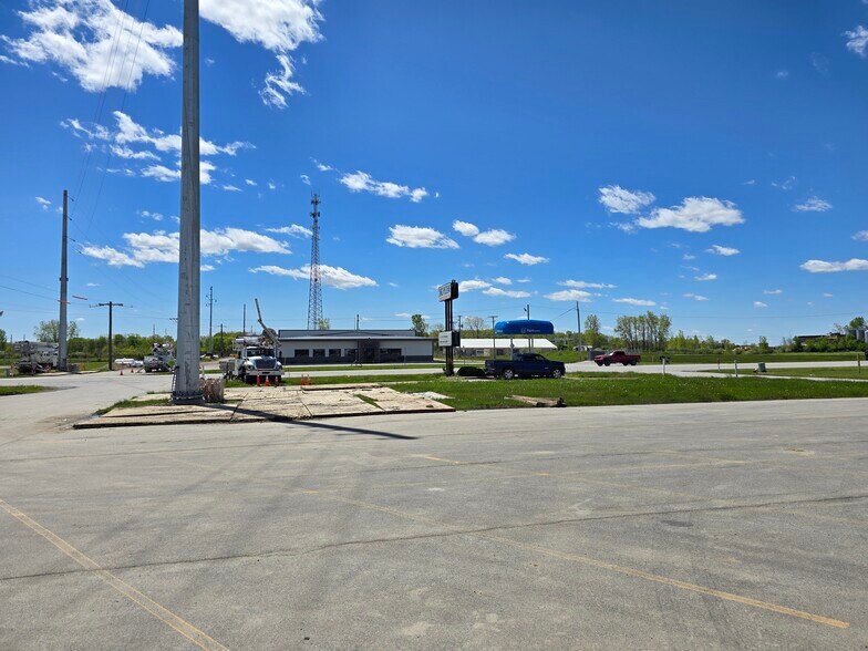 More Photos Of 521 W Main St, Butler Flex For Sale
