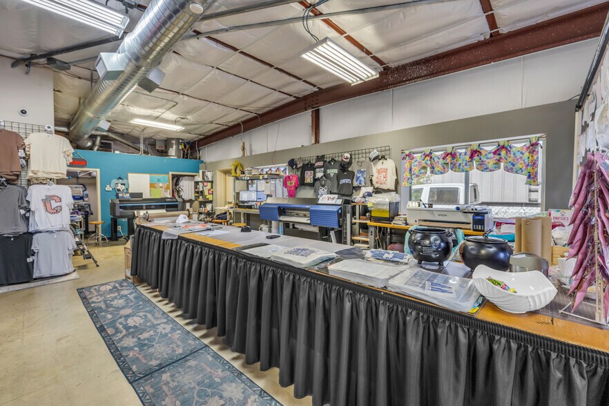 More Photos Of 242 Trade Center Dr, New Braunfels Warehouse For Lease