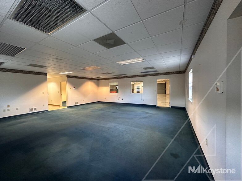 More Photos Of 330 N Reading Rd, Ephrata Unknown For Lease