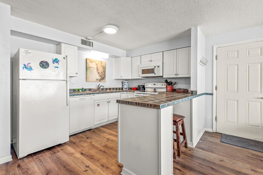 More Photos Of 3201 Hill St, New Smyrna Beach Hotel For Sale