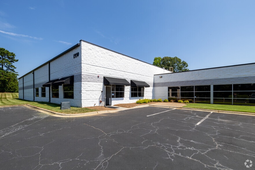 More Photos Of 1809 Cross Beam Dr, Charlotte Unknown For Lease