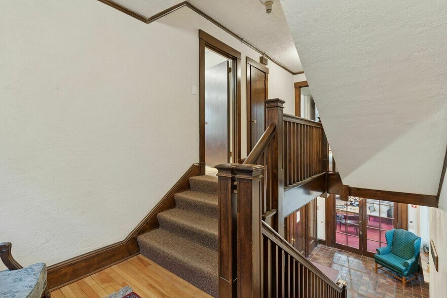 More Photos Of 2318 S 1st Ave, Minneapolis Office For Sale