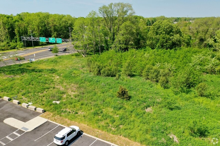 More Photos Of 1545 Middle Country Rd, Centereach General Retail For Lease