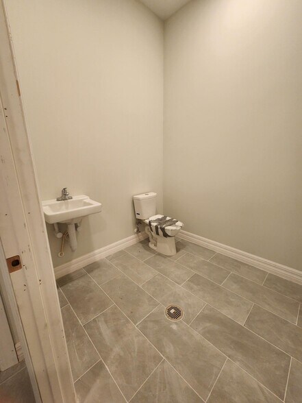 More Photos Of 8359 Stringfellow Rd, Saint James City Medical For Sale