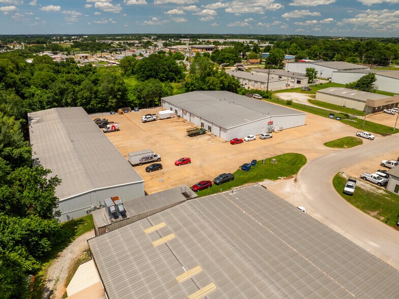 More Photos Of 1086 Athens Ave, Bethel Heights Warehouse For Lease