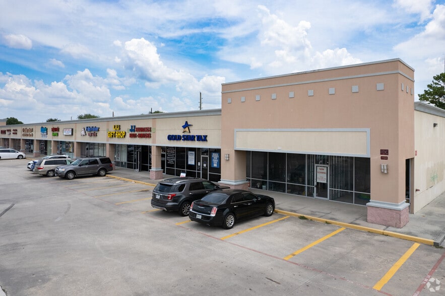 More Photos Of 11078 Veterans Memorial Dr, Houston General Retail For Lease