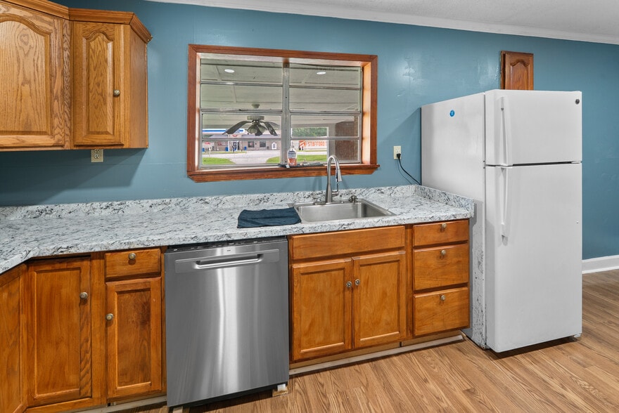 More Photos Of 2605 US Highway 80 W, Savannah Office For Sale