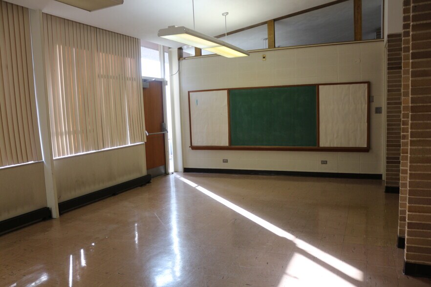 More Photos Of 1140 Governor St, Springfield Religious Facility For Sale