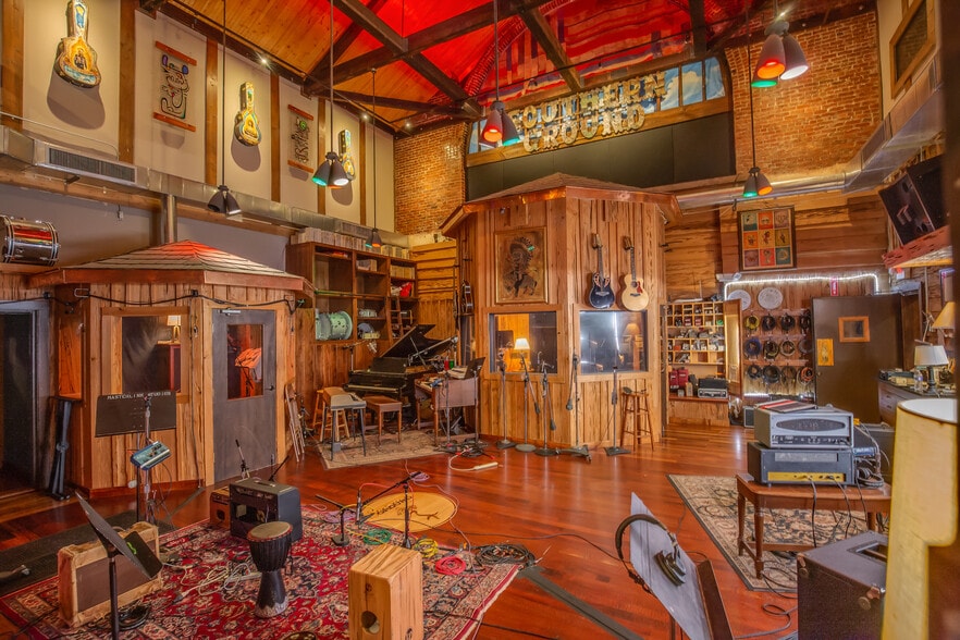 More Photos Of 114-116 17th Ave S, Nashville Office For Sale