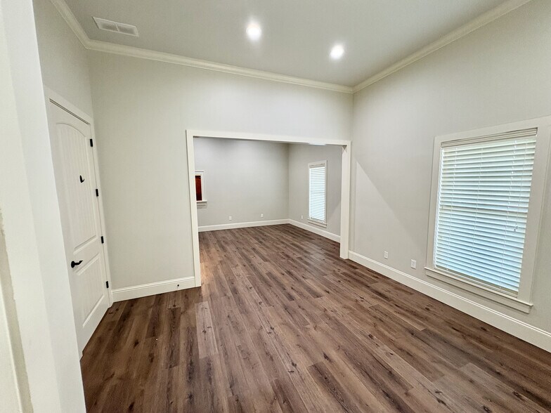 More Photos Of 1129 Lake Oconee Pky, Eatonton Office For Lease