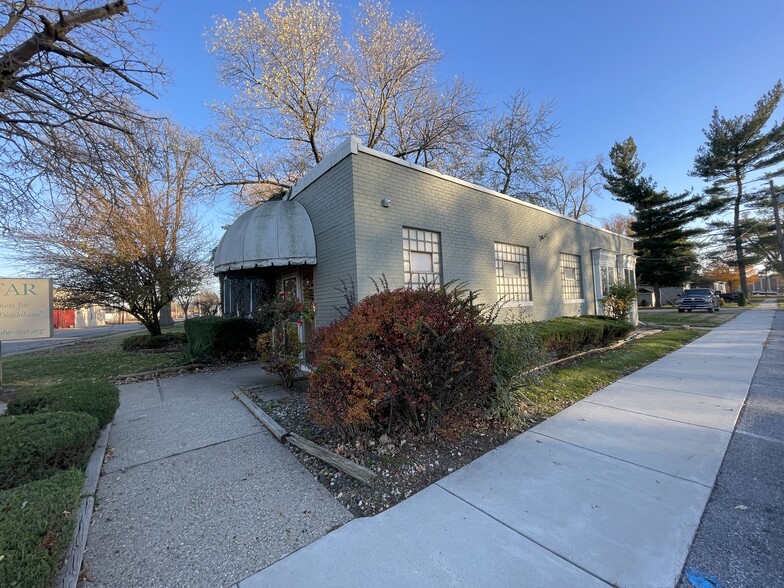 Primary Photo Of 621 Broadway, Chesterton Medical For Sale