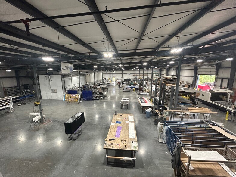 More Photos Of 4302 Security Pky, New Albany Manufacturing For Lease