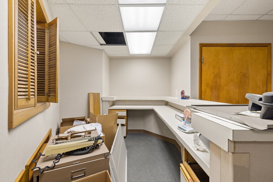 More Photos Of 2050 W Fourth St, Mansfield Medical For Lease