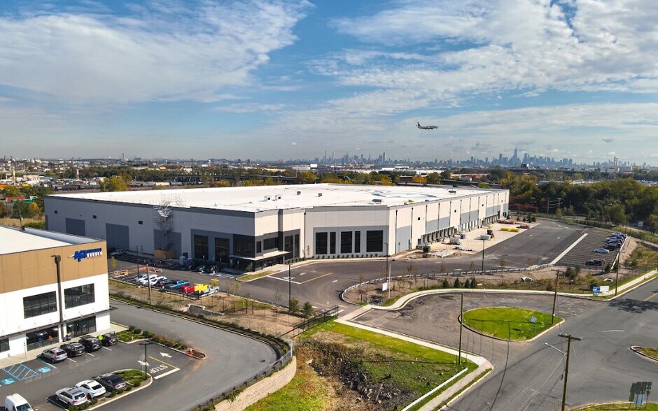 More Photos Of 100 Frontage Rd, Newark Distribution For Lease