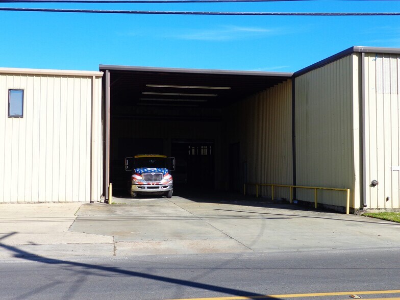 More Photos Of 502 7th St, Lake Charles Warehouse For Sale