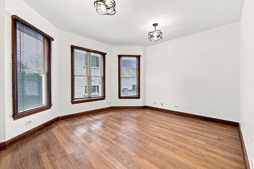More Photos Of 112 W Liberty Dr, Wheaton Office For Sale