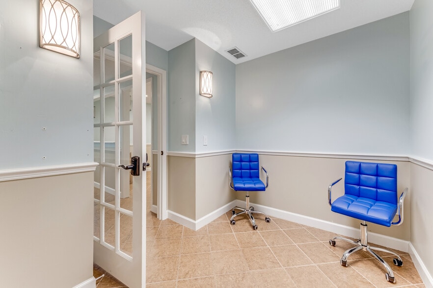 More Photos Of 555 W Granada Blvd, Ormond Beach Loft Creative Space For Sale