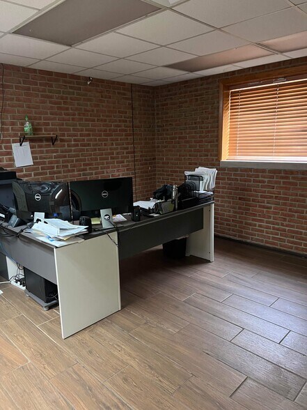 More Photos Of 2842 S State St, Lockport Coworking Space