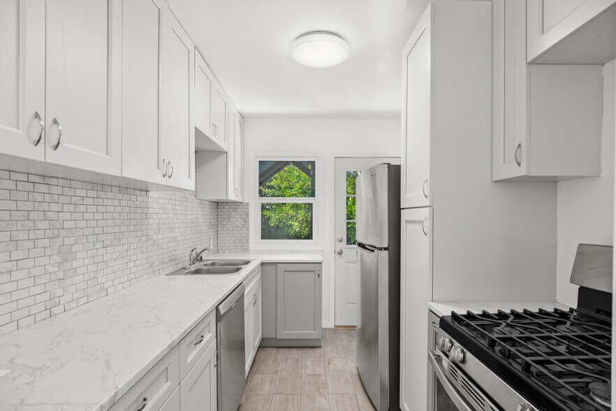 More Photos Of 8710 Sherwood Dr, West Hollywood Multifamily For Sale