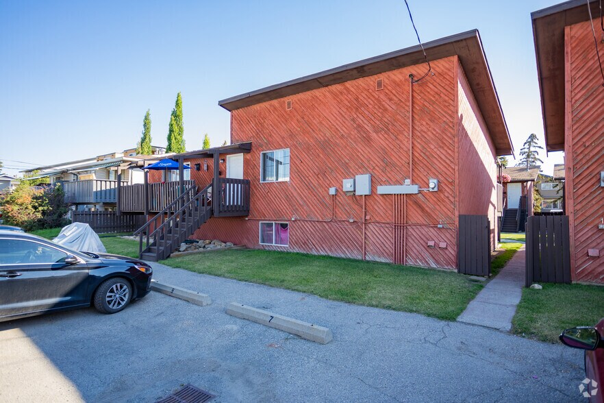 More Photos Of 4607 73 St NW, Calgary Apartments For Sale