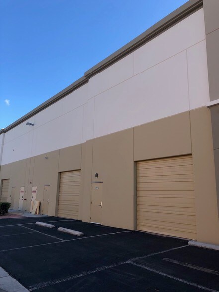 More Photos Of 6745 S Eastern Ave, Las Vegas Light Manufacturing For Lease